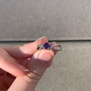 NWOT: PURPLE STONE SILVER RING JEWELRY SIZE 6